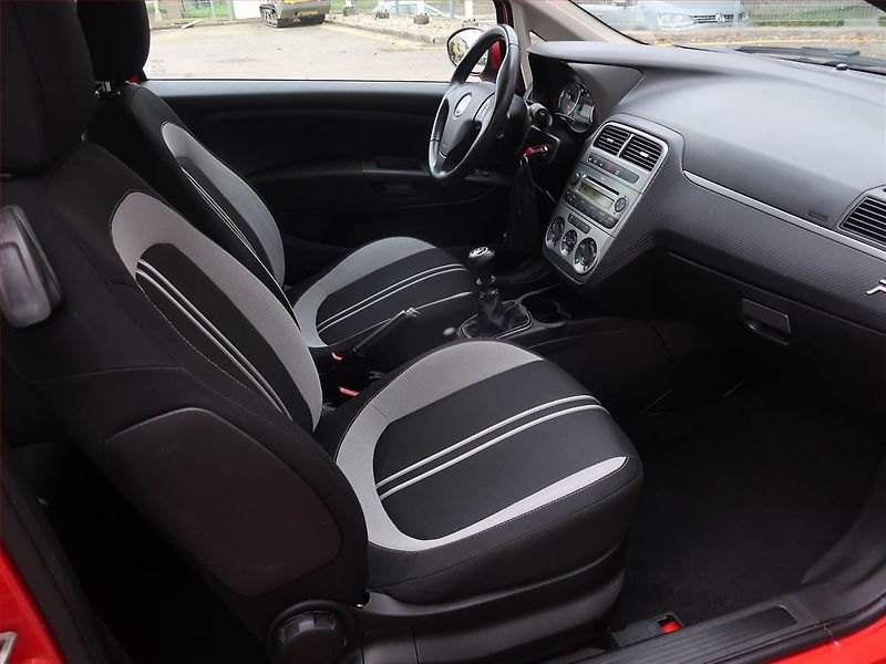 Fiat Punto (2009) 1.4, po STK, zamluveno - fotka 9 z 16