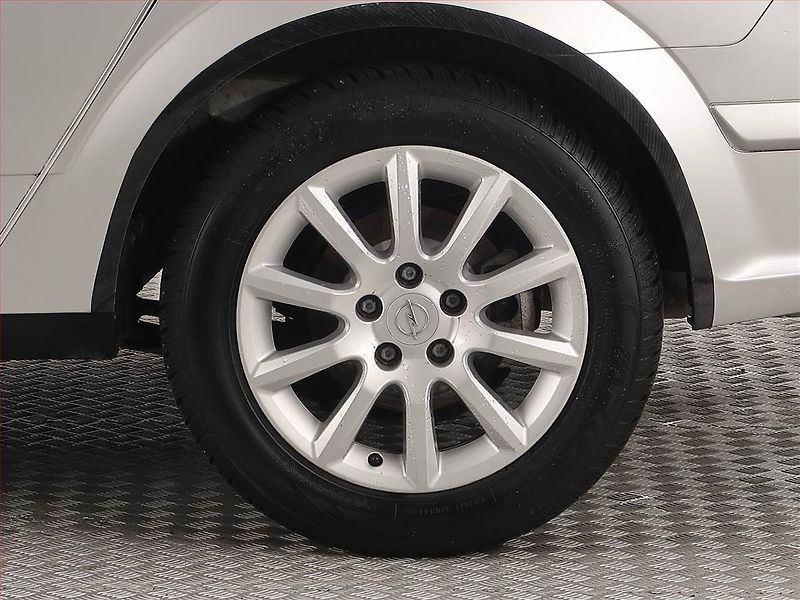 Opel Astra (2012) 1.6 16V, Tempomat - fotka 14 z 18