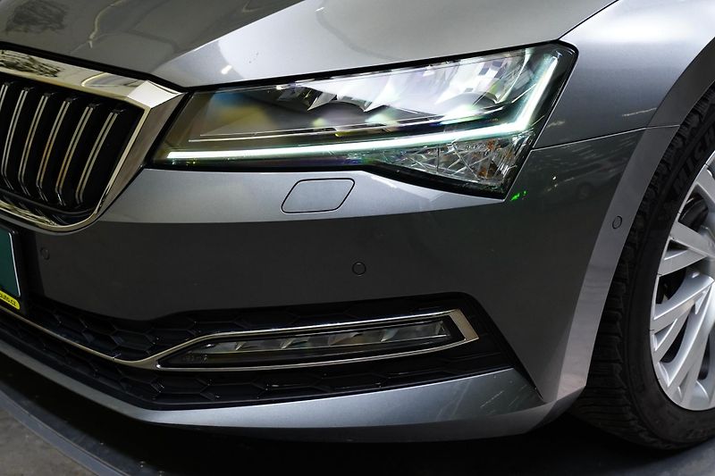 Škoda Superb - fotka 9 z 29