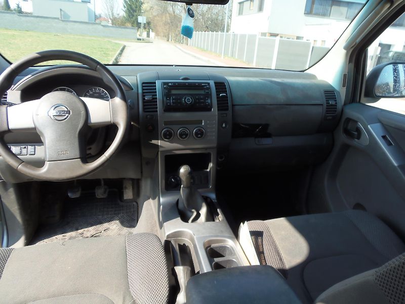 Nissan Pathfinder (2006) 2.5 DCi 4x4 manuál redukce  - fotka 10 z 23