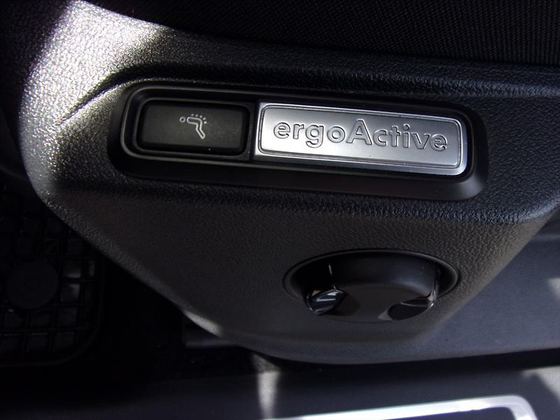 Volkswagen Tiguan 2,0 TSI R-Line 4Motion DSG - fotka 17 z 30