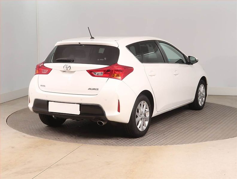 Toyota Auris (2013) 1.6 Valvematic, ČR,1.maj - fotka 5 z 15