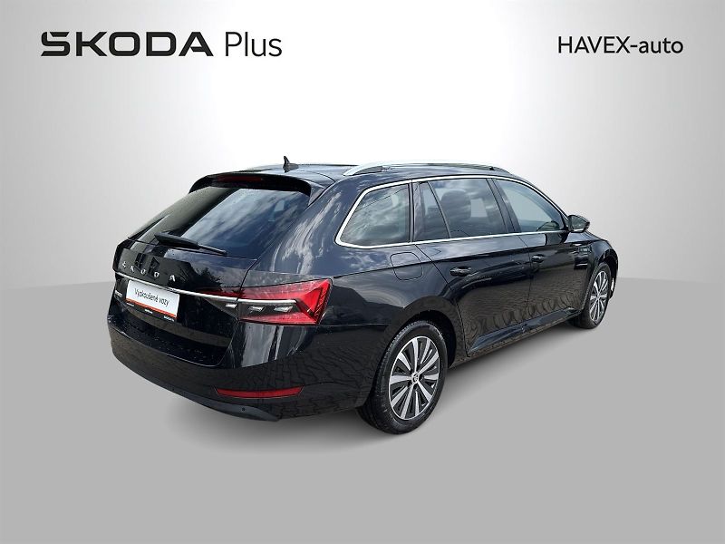 Škoda Superb (2023) Combi 2.0 TDI DSG Style - fotka 2 z 35