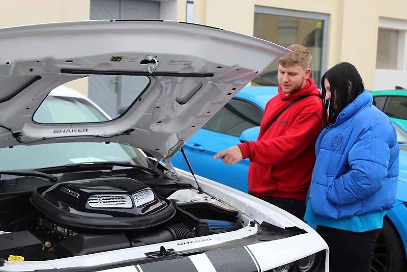 Z podzimního autosrazu v areálu Pivovaru Holanďan v Hlízově.