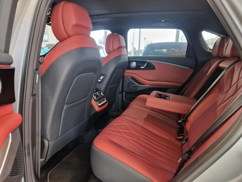 Omoda 9 (2025) SHS PREMIUM - fotka 13 z 17