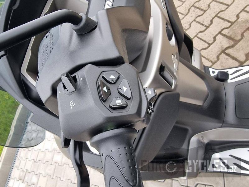 Piaggio MP3 500 LT (2026) MP3 530 Exclusive Euro5 - fotka 15 z 16