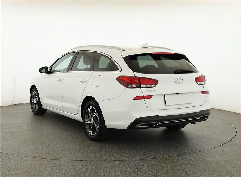 Hyundai i30 (2022) 1.0 T-GDI, ČR,1.maj - fotka 4 z 19