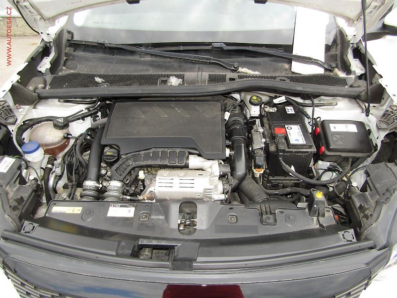 Peugeot 2008 (2021) 1.2PT, Allure - fotka 22 z 22