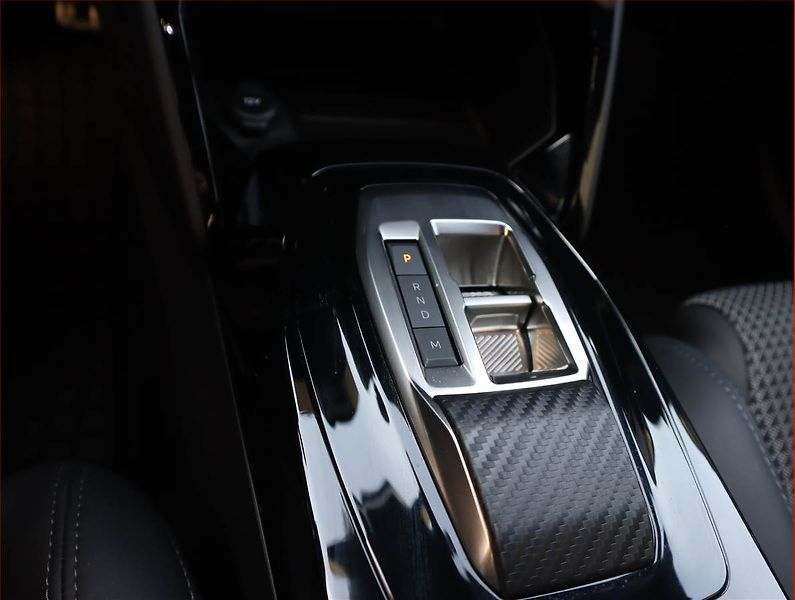 Peugeot 208 (2022) GT 1.2 PureTech, Automat - fotka 16 z 23