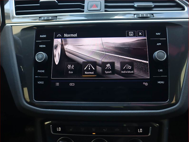 Volkswagen Tiguan (2020) 2.0 TSI - fotka 17 z 23