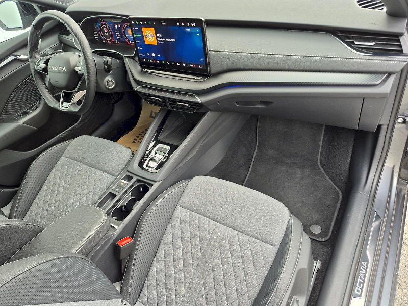 Škoda Octavia (2025) Sportline 1.5 TSI 110kW MHEV D - fotka 24 z 30