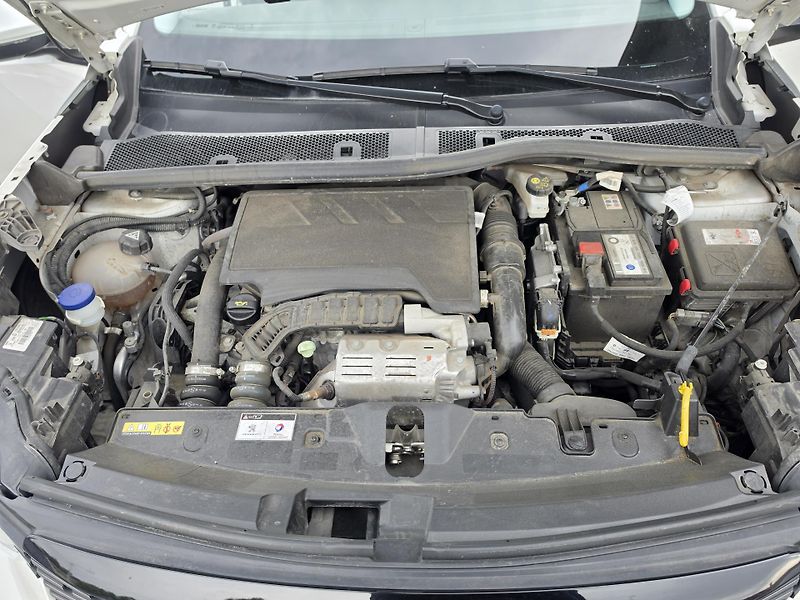 Peugeot 2008 1.2 T 96KW 54tkm  - fotka 14 z 25