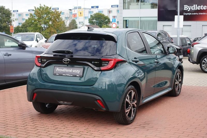 Toyota Yaris 1,5 HEV Style - fotka 4 z 32