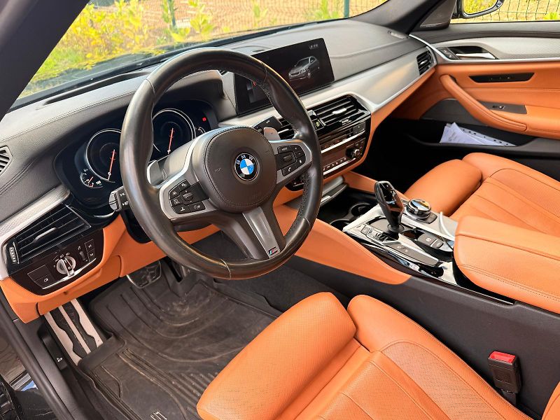 BMW Řada 5 (2017) BMW M550i xDrive/nový motor - fotka 10 z 19
