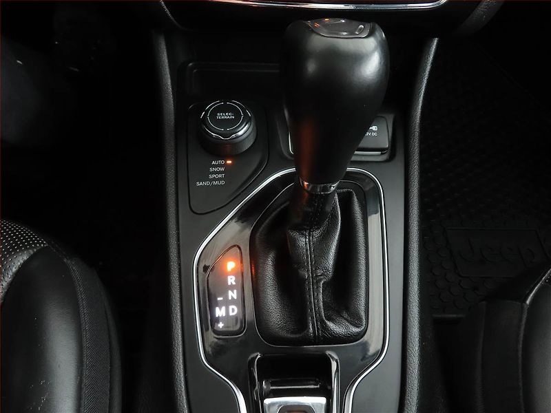 Jeep Cherokee (2019) 2.2 MultiJet, Overland - fotka 13 z 22
