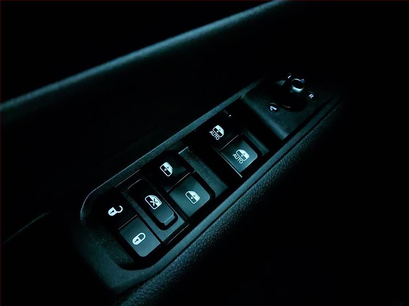 Jeep Compass (2024) 1.5 Turbo e-Hybrid - fotka 16 z 18