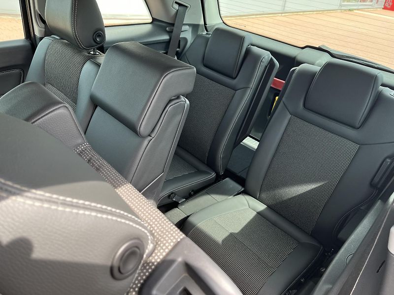 Opel Zafira 1.8 i Cosmo Automat 7 Míst - fotka 12 z 32