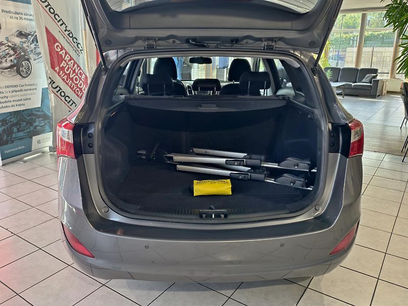 Hyundai i30 1.6 GDi 88kW KAMERA VÝHŘEVY ČR - fotka 12 z 23