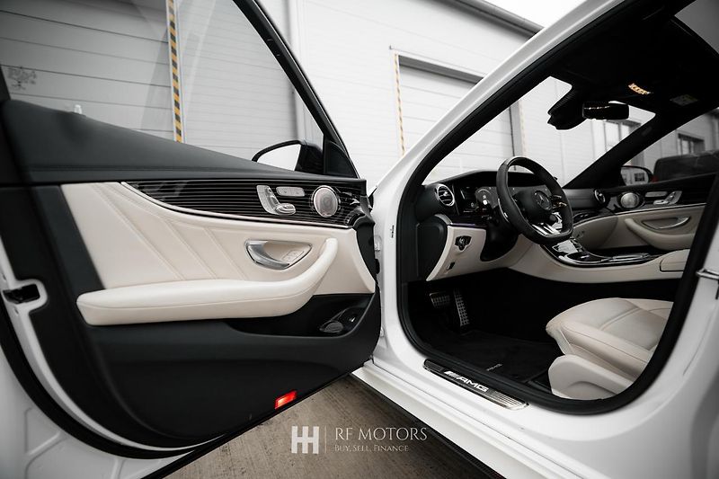 Mercedes-Benz Třídy E (2022) AMG E63 S 4MATIC 450kW - fotka 24 z 56