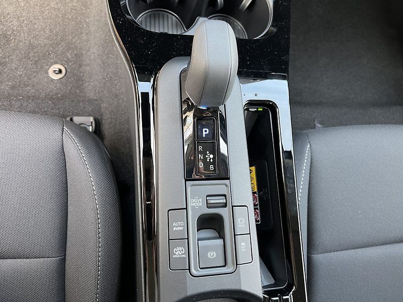 Toyota Prius 2.0L PHEV Prestige - fotka 21 z 25