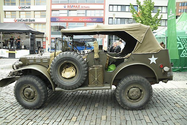 Vojenský Dodge VC57 na Mírovém náměstí v Ústí nad Labem