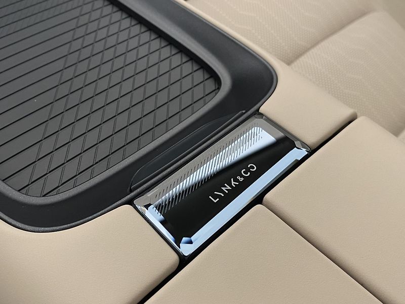 Lynk & Co 08 (2026) MORE PHEV - fotka 24 z 108