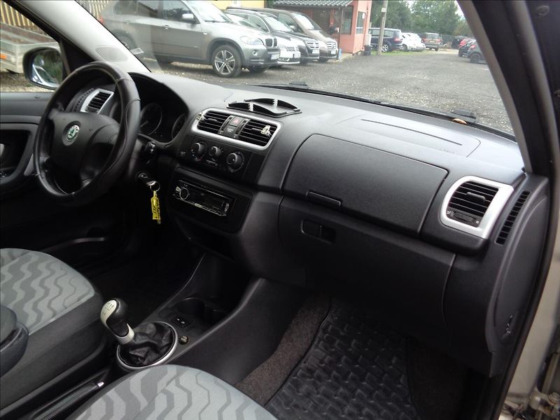 Škoda Roomster 1,4 - fotka 10 z 17