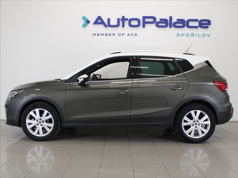 Seat Arona 1,0 TSi DSG Xperience 5L.Zár. - fotka 5 z 23