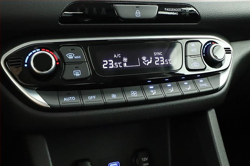 Hyundai i30 (2022) 1.5 T-GDI MHEV, ČR,1.maj - fotka 15 z 20