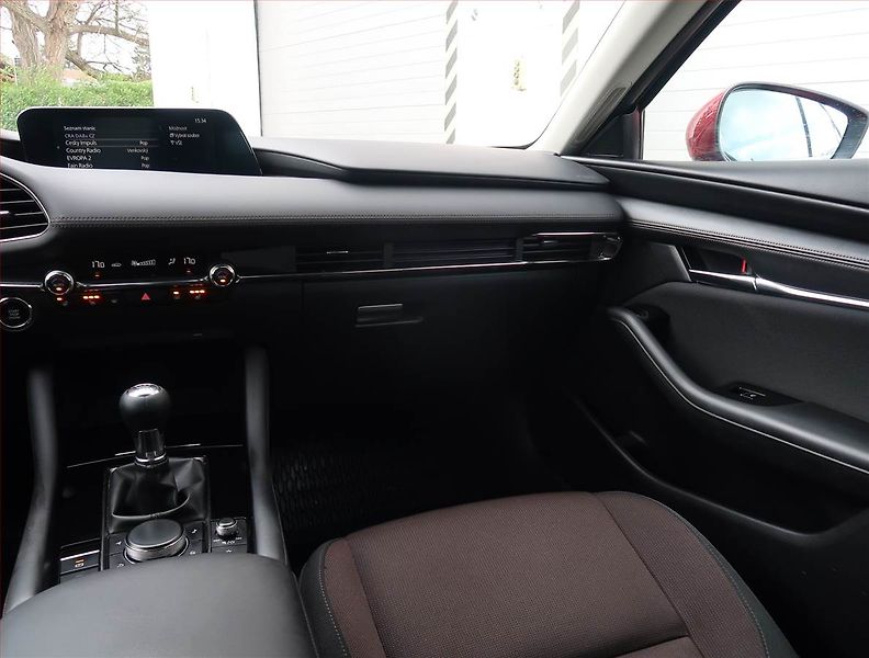 Mazda 3 (2021) 2.0 e-Skyactiv X, Navi - fotka 8 z 23