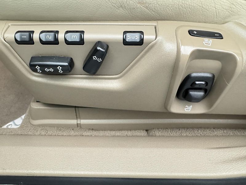 Volvo XC90 D5 AWD EXECUTIVE AUT CZ - fotka 22 z 36