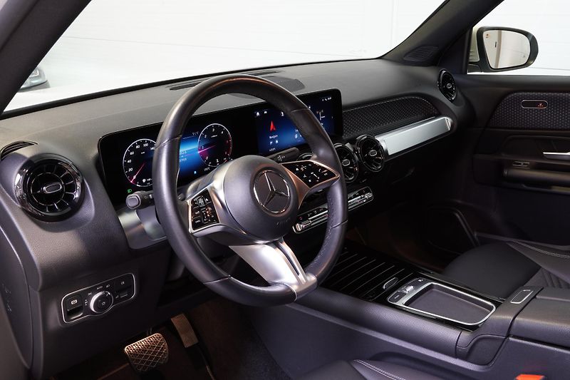 Mercedes-Benz GLB 200D,4M,1.MAJ,ČR,DPH,TAŽNÉ - fotka 14 z 31