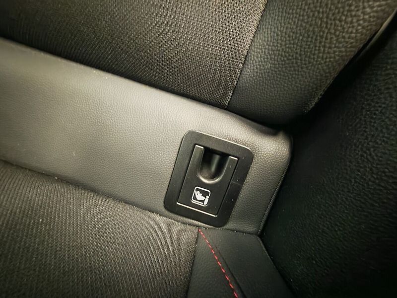 Toyota Corolla 1.8 Hybrid e-CVT GR Sport Tour - fotka 17 z 32