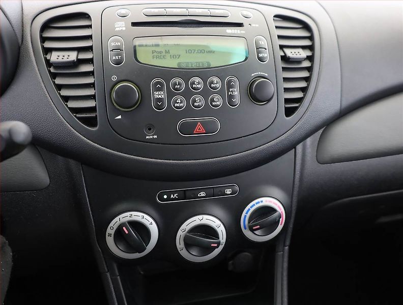 Hyundai i10 (2008) 1.1, po STK, jezdí výborně - fotka 9 z 12