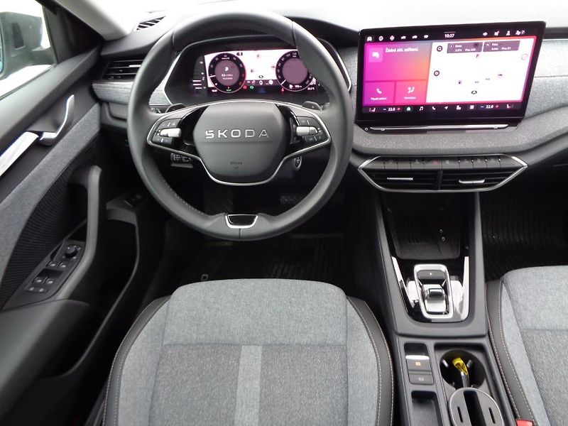 Škoda Octavia COMBI 1.5 eTSI M-HEV Top Selec - fotka 5 z 29