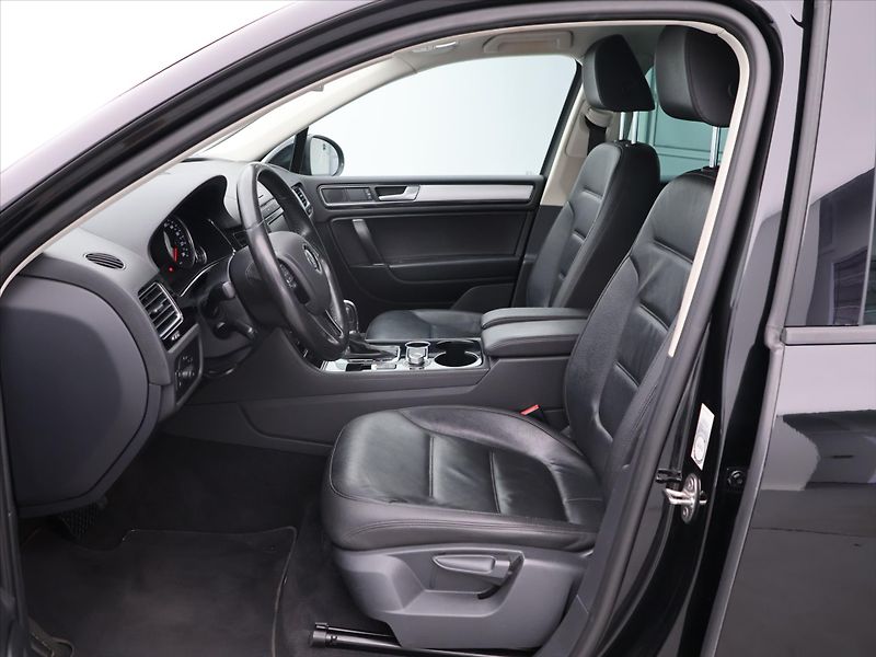 Volkswagen Touareg 3,0 TDI V6 193kW 4x4 Tažné - fotka 11 z 34