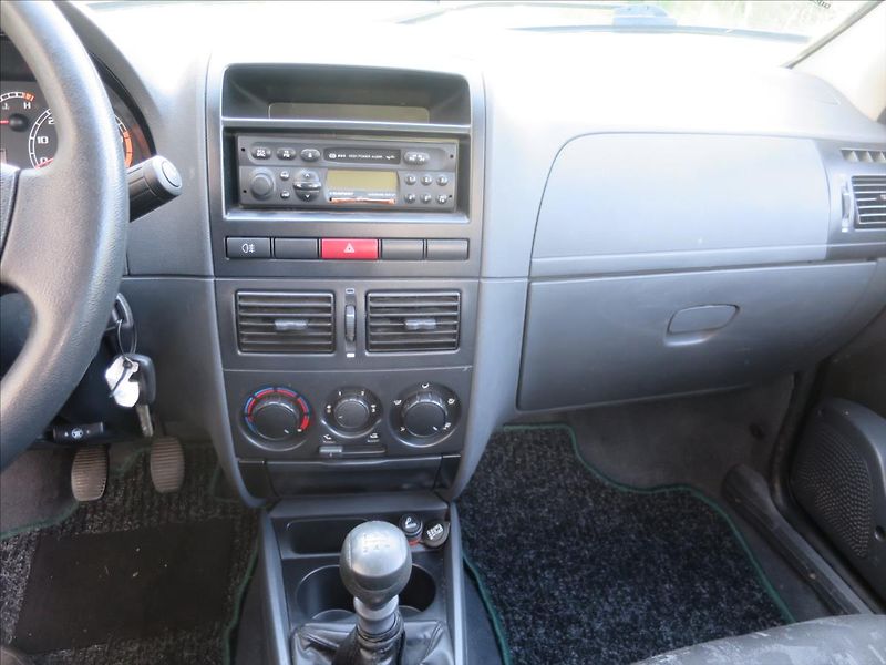 Fiat Strada 1,3  JTD - fotka 14 z 18
