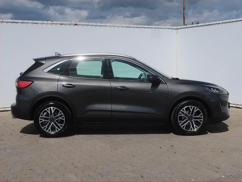 Ford Kuga (2022) Titanium 1.5 EcoBoost - fotka 6 z 16