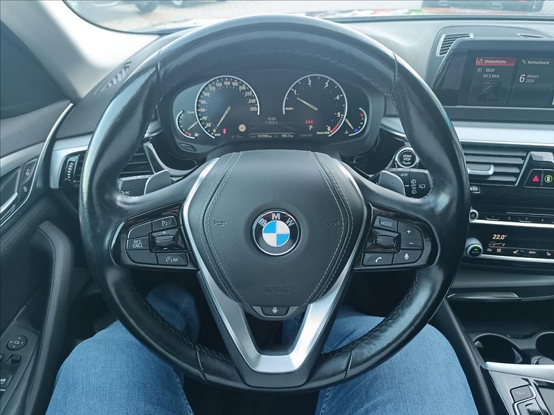 BMW Řada 5 2,0 520d Xdrive Touring - fotka 15 z 20