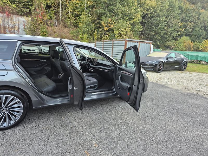 Škoda Superb ZAMLUVENO ! 110kw DSG L&K 18A - fotka 17 z 52