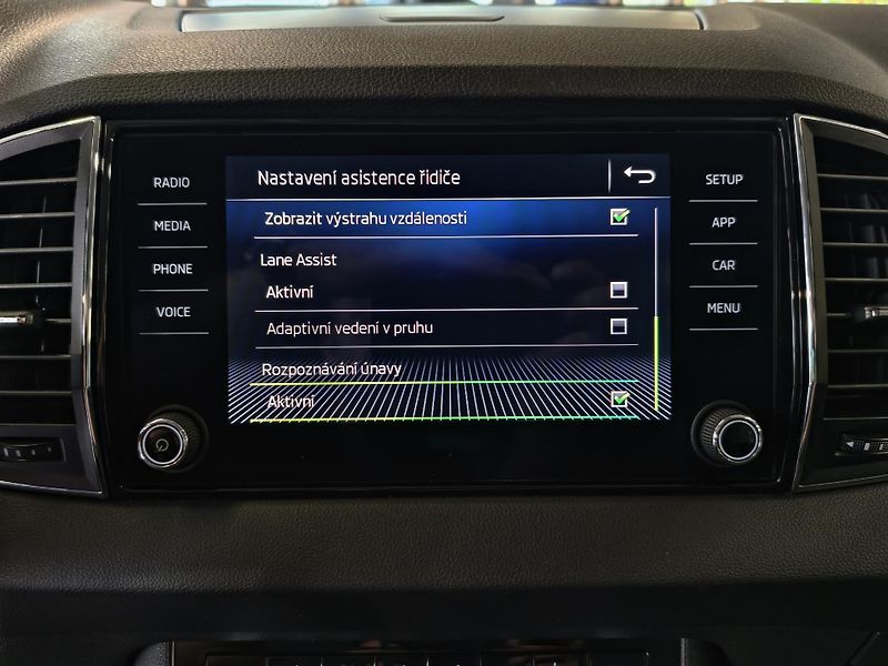 Škoda Karoq 1.6 TDi 85kW DSG STYLE LED ACC - fotka 16 z 24
