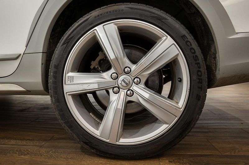 Volvo V90 Cross Country 2.0 140 kW - fotka 37 z 39