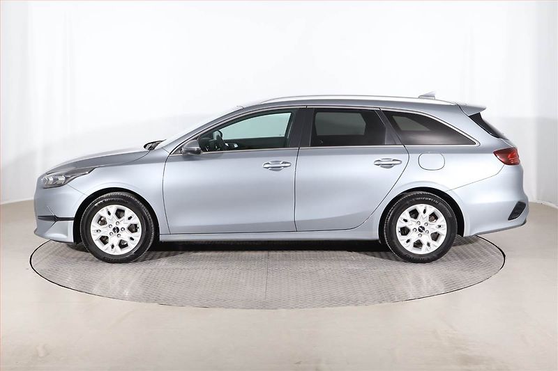 Kia Ceed (2022) Gold 1.5 T-GDI, Serv.kniha - fotka 3 z 23