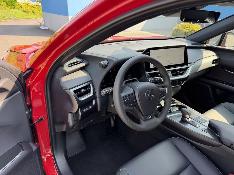 Lexus UX 300h F SPORT automat. navigace - fotka 14 z 25