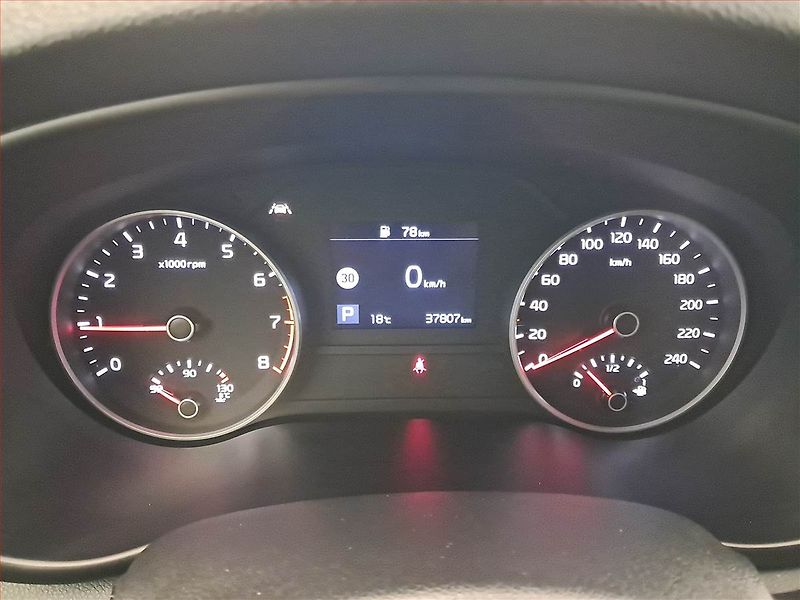 Kia Sportage (2021) 1.6 T-GDI - fotka 11 z 20