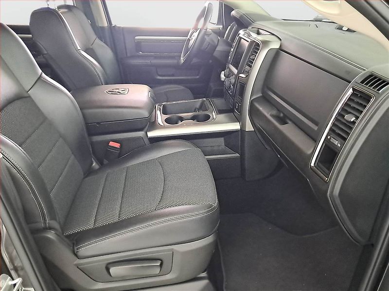 RAM 1500 (2020) 5.7 V8 Hemi - fotka 9 z 18