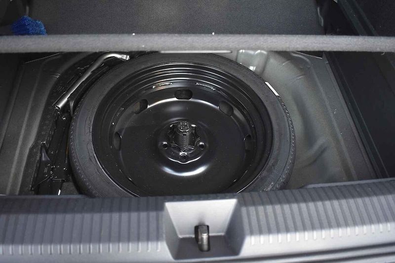 Volkswagen T-Roc je výborně jezdící menší rodinné SUV.