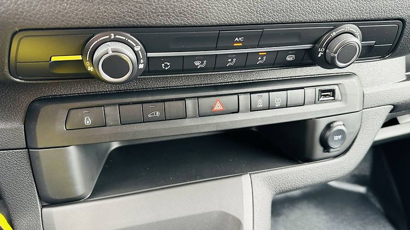 Opel Vivaro Van L1H1 (M) 2.0CDTi MT6 106kW - fotka 16 z 24