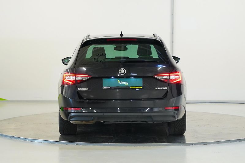 Škoda Superb - fotka 6 z 30