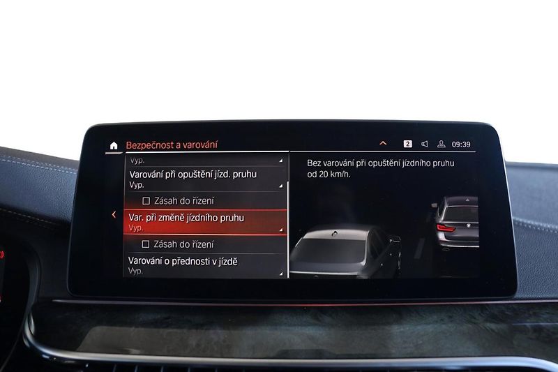 BMW Řada 5 530d xDrive Touring - fotka 19 z 30